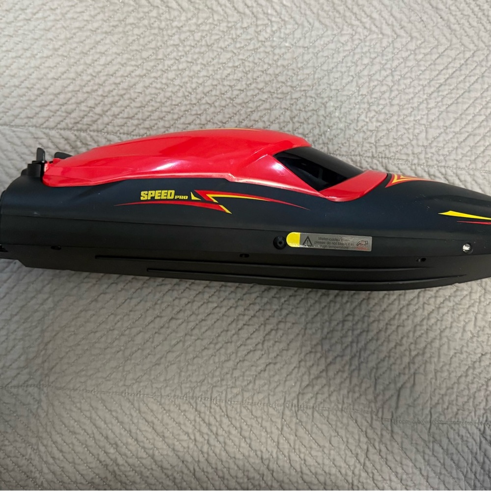 Streamer Remote Control High Speed Boat - Picture 5 of 11